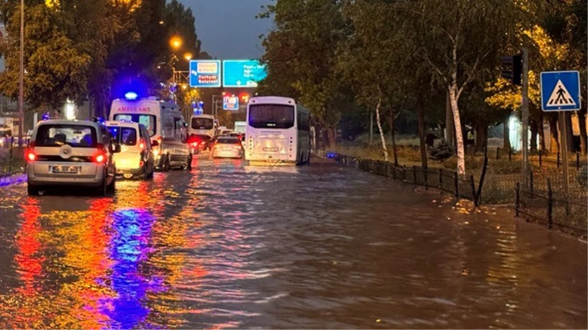 Erzurum’u şiddetli sağanak vurdu! Yolları sel götürdü, evleri su bastı