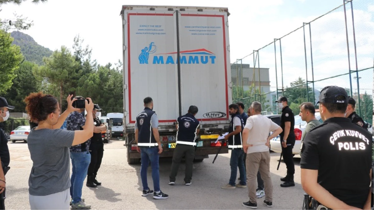 İran’dan Gebze’ye giden alüminyum yüklü tırda 23 düzensiz göçmen çıktı