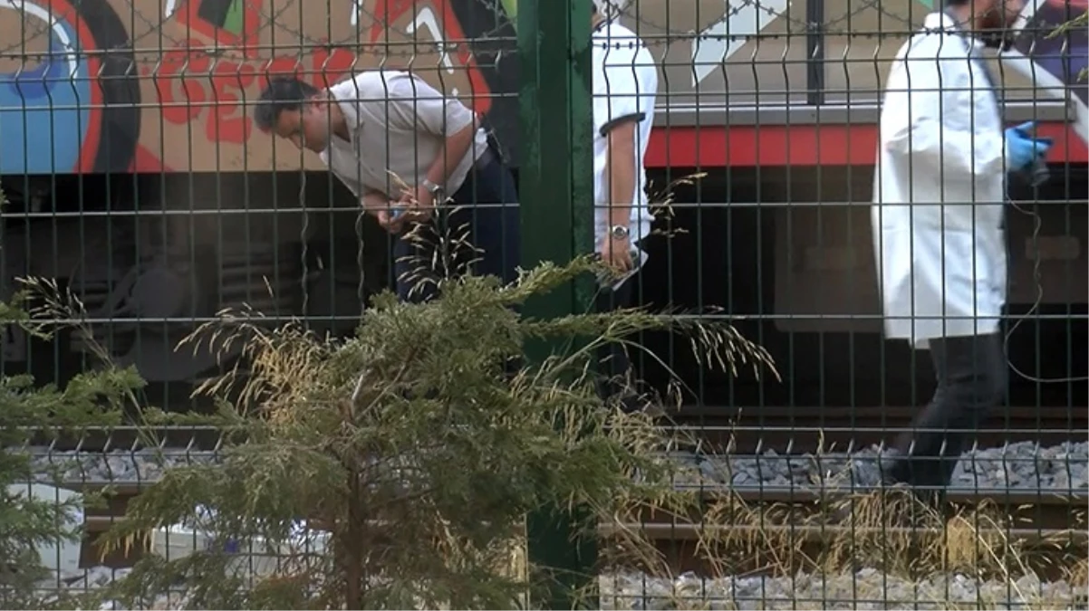 Marmaray’da korkunç olay! Raylara atlayan adam trenin altında can verdi