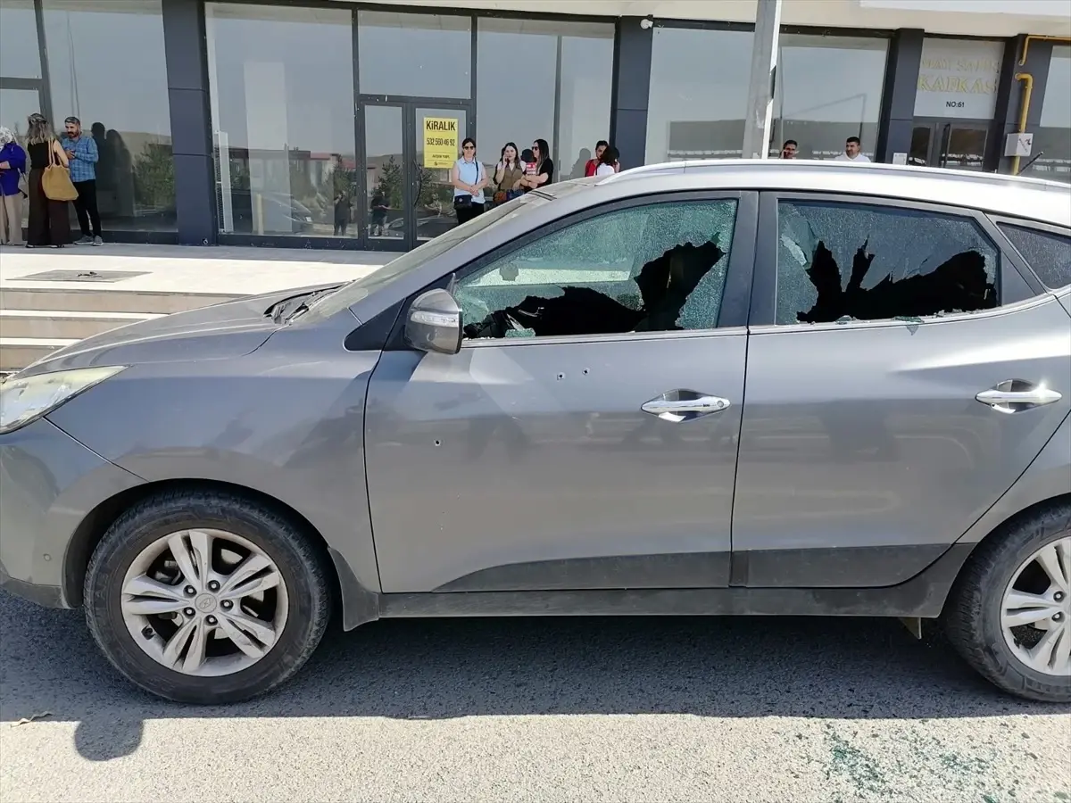 Kars’ta İlkokul müdürüne silahlı saldırı anbean kamerada! 3 kişi gözaltına alındı