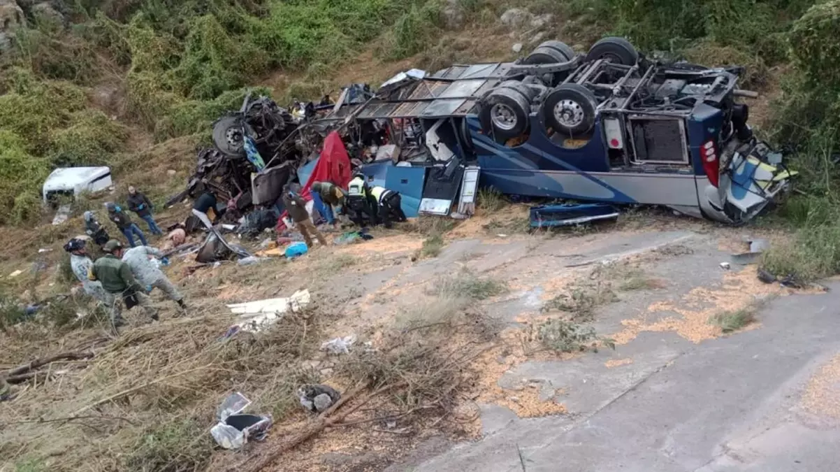 Meksika’da yolcu otobüsü, kamyonla çarpıştı: 24 ölü, 5 yaralı