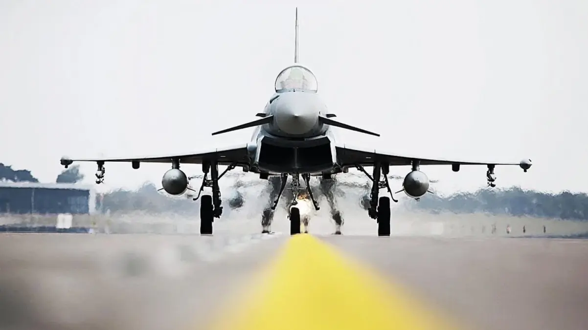 Türkiye’nin satın alacağı Eurofighter savaş uçakları, Ankara’ya iniş yaptı