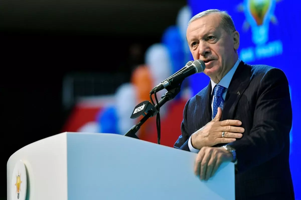 Cumhurbaşkanı Erdoğan’ın keyifli anları! Çalan şarkıya uzun uzun eşlik etti