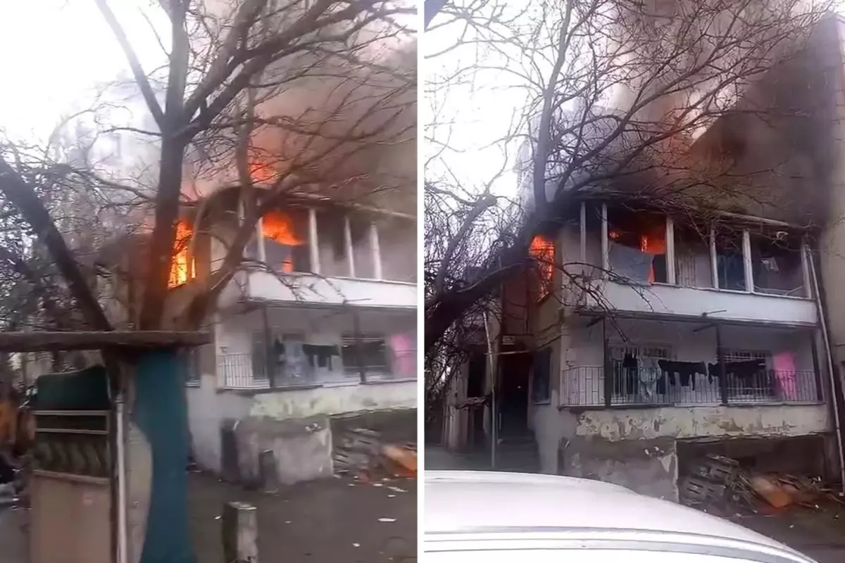 İstanbul’da 2 katlı bina alev alev yandı