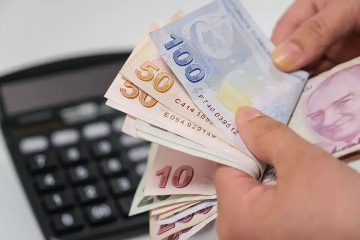 Merkez Bankası’nın enflasyon tahminini yükseltmesi vatandaşı ara zam beklentisine soktu
