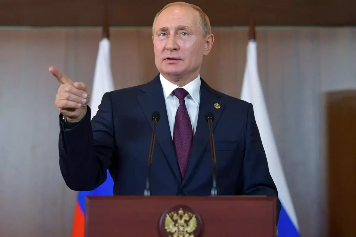 Macron’un savaş ilanı gibi sözlerine Putin’den sert yanıt