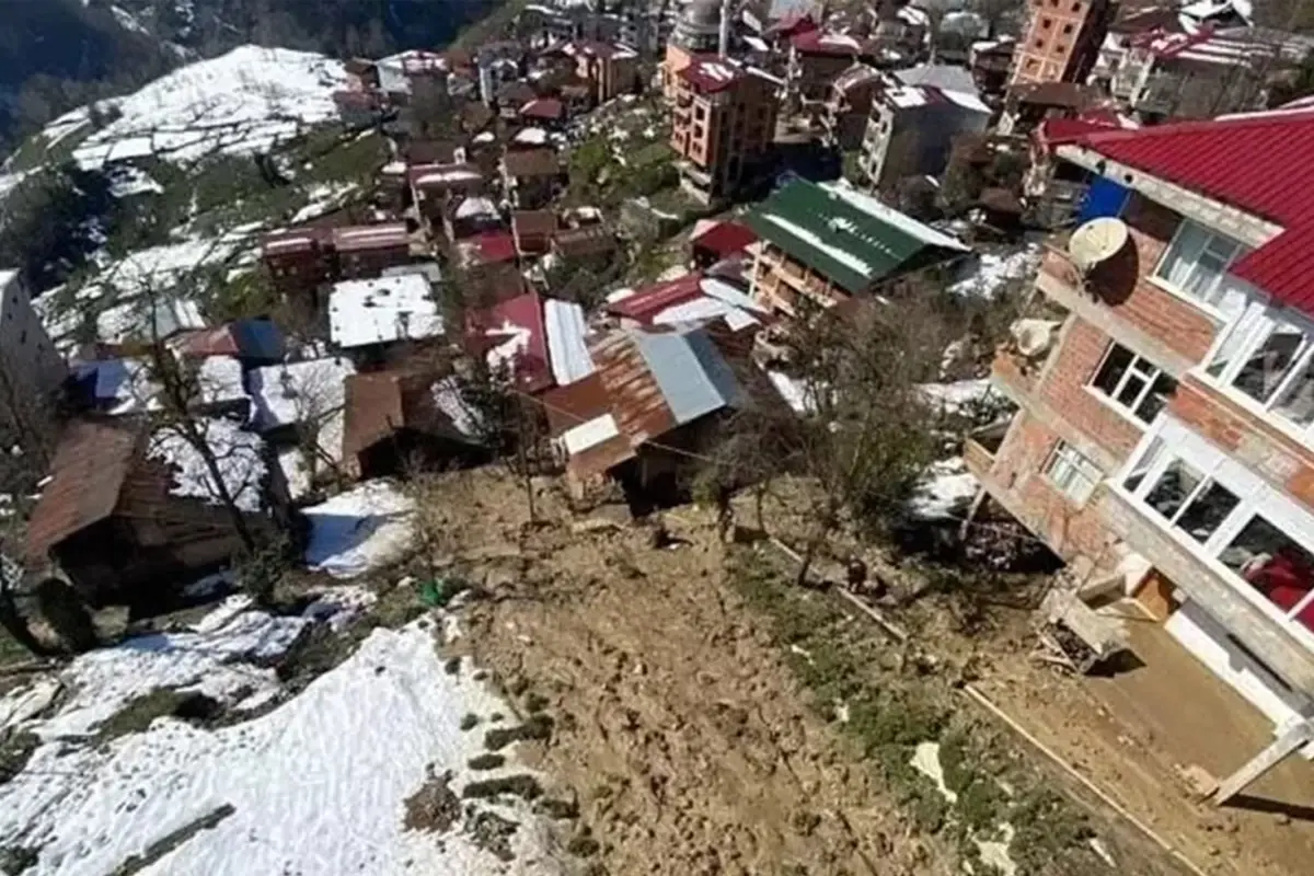Rize’deki heyelan nedeniyle 18 ev için tahliye kararı