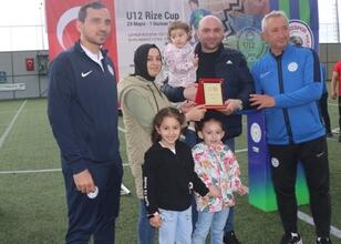 12 Yaş Altı Rize Cup 2025 Yiğit Demirel Uluslararası Futbol Turnuvası sona erdi