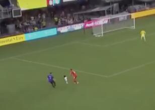 MLS’te sahaya bebek girdi!