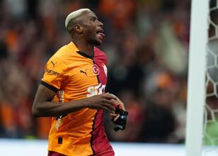 Osimhen’den Napoli’ye rest!